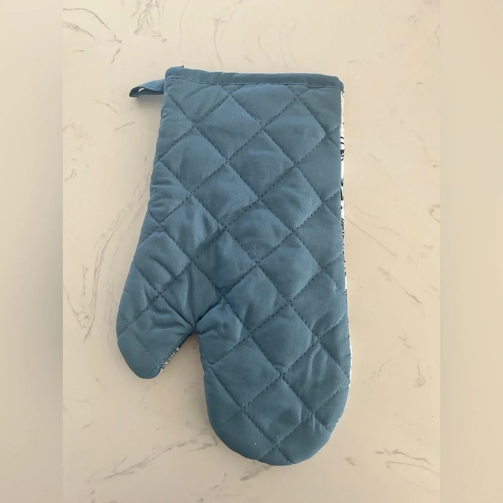 Star Wars “A New Hope” Oven Mitt – Official Disney Merchandise- NWT